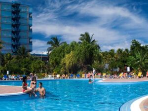 Guests in the swimming pool in Hotel BelleVue Puntarena