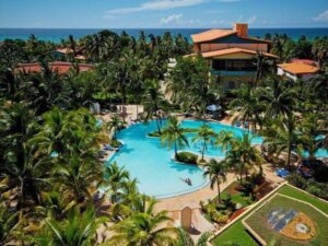 Palm trees and swimming pool in the Hotel BelleVue Puntarena